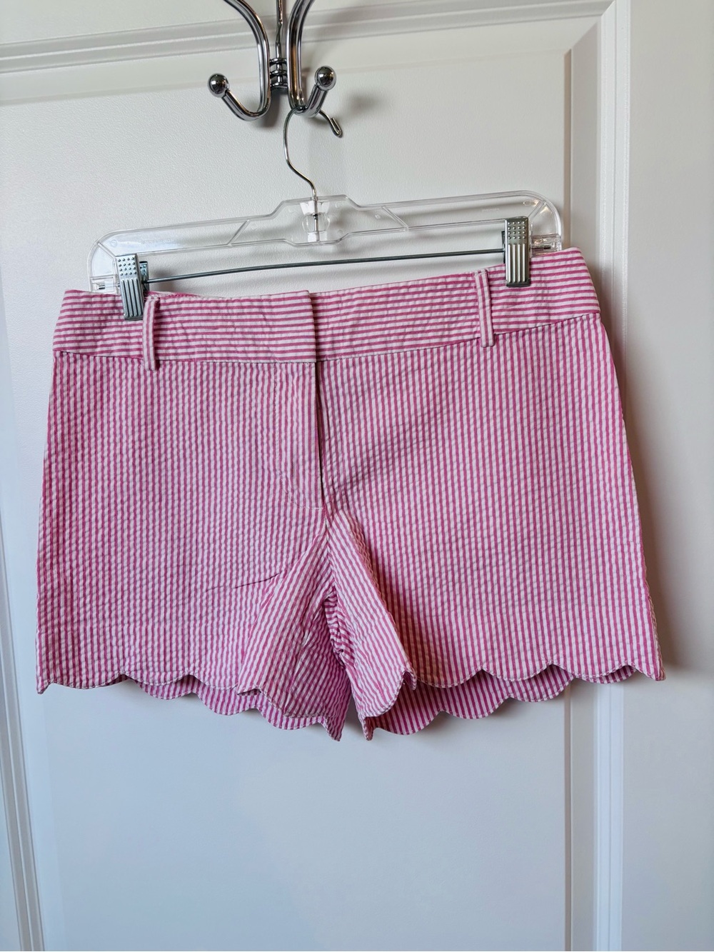 Loft Women’s Pink Seersucker Scallop-Hem Shorts
